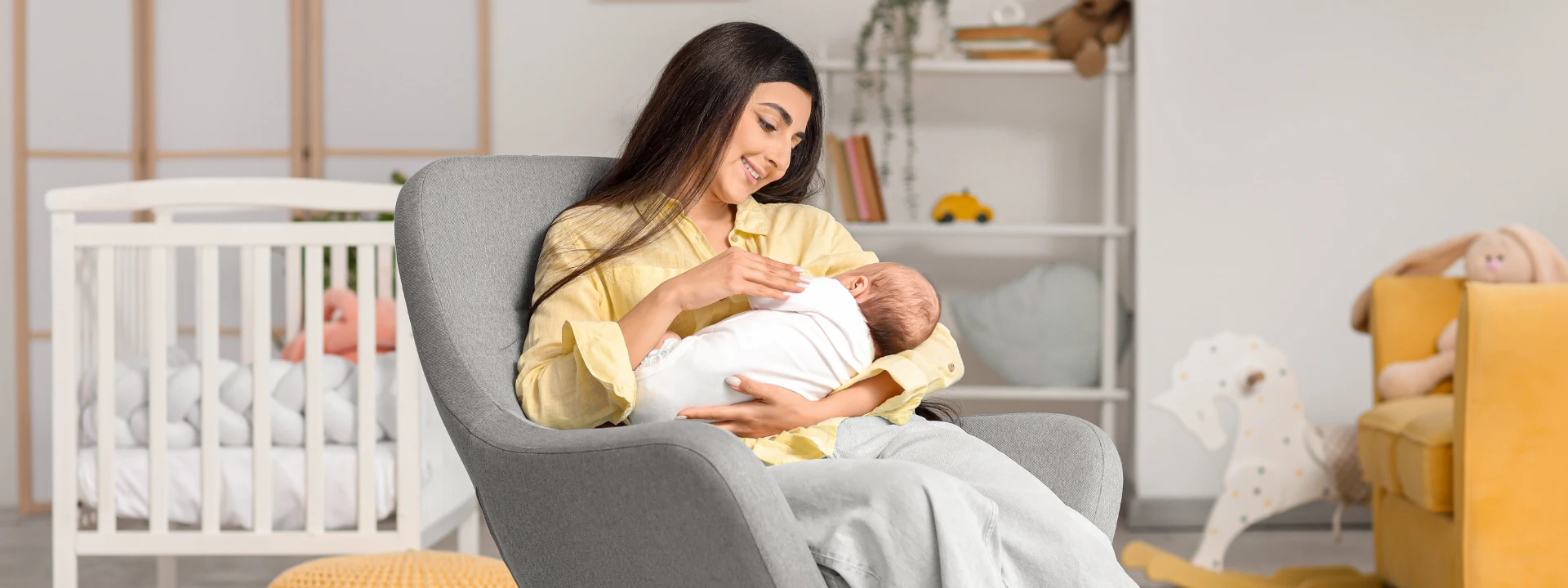 Mãe amamentando seu bebe